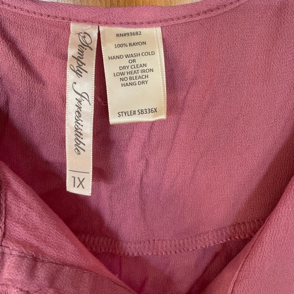 Pink blouse with buttons and patterned trim - Picture 2 of 3